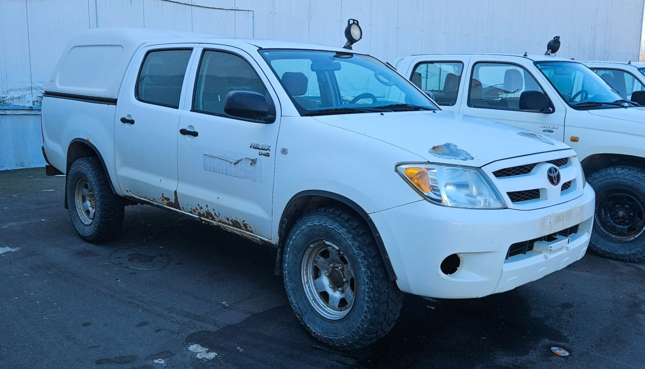 Toyota Hilux Double Cab 4x4 - SUV: φωτογραφία 2 Toyota Hilux Double Cab 4x4 - SUV: φωτογραφία 2