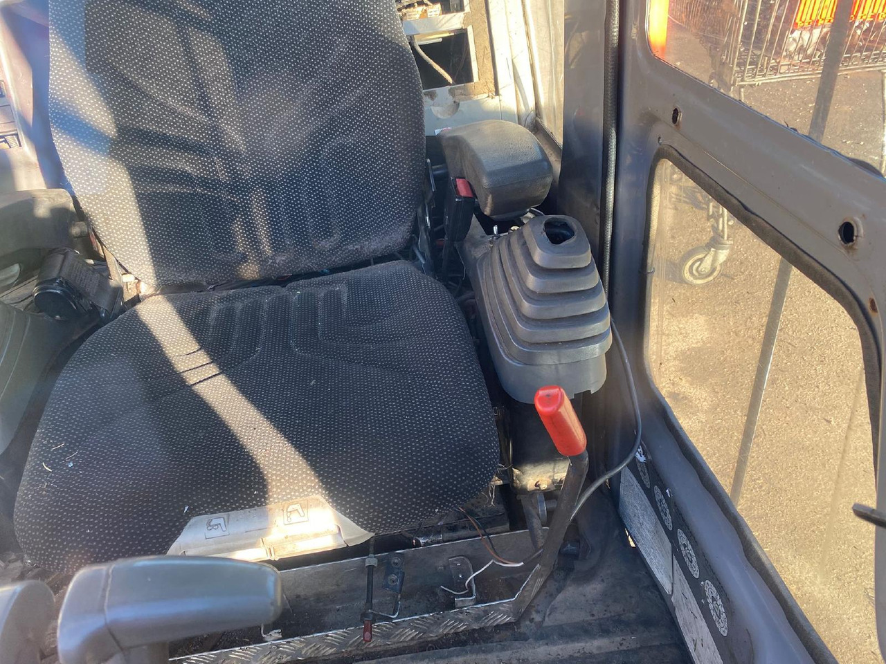 Hitachi ZX 225 - Καμπίνα για Κατασκευή μηχανήματα: φωτογραφία 3 Hitachi ZX 225 - Καμπίνα για Κατασκευή μηχανήματα: φωτογραφία 3