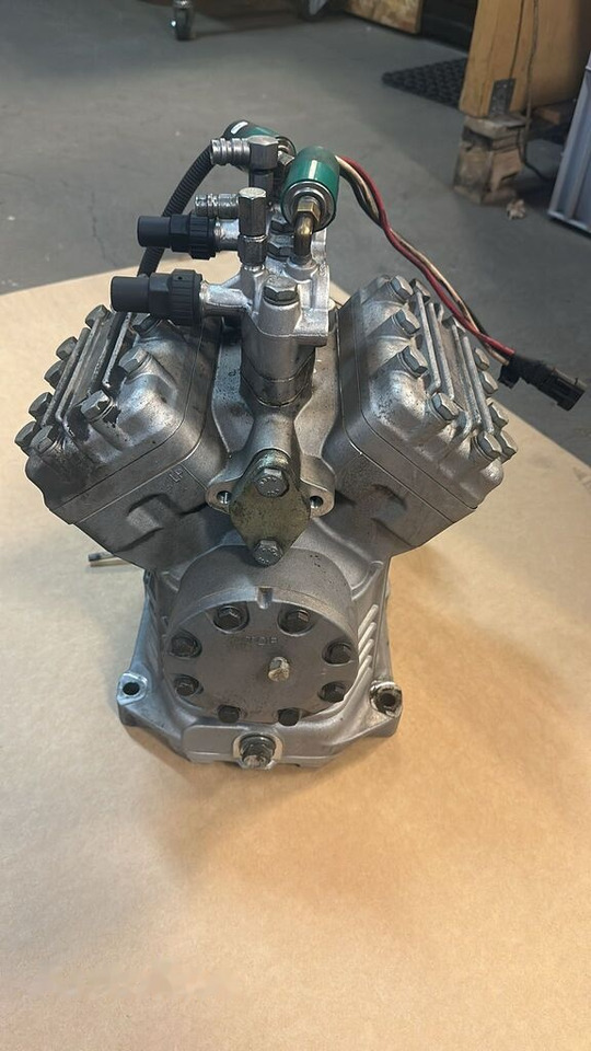 Sprężarka kompresor klimatyzacji Bock Eberspacher FKX40/470K 8862010000407 - Κομπρεσέρ A/C για Φορτηγό: φωτογραφία 2 Sprężarka kompresor klimatyzacji Bock Eberspacher FKX40/470K 8862010000407 - Κομπρεσέρ A/C για Φορτηγό: φωτογραφία 2