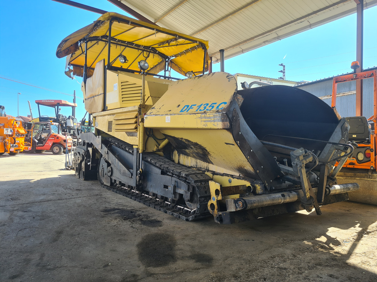 Extendedora de cadenas Demag DF 135C - Διαστρωτήρας ασφάλτου: φωτογραφία 1 Extendedora de cadenas Demag DF 135C - Διαστρωτήρας ασφάλτου: φωτογραφία 1
