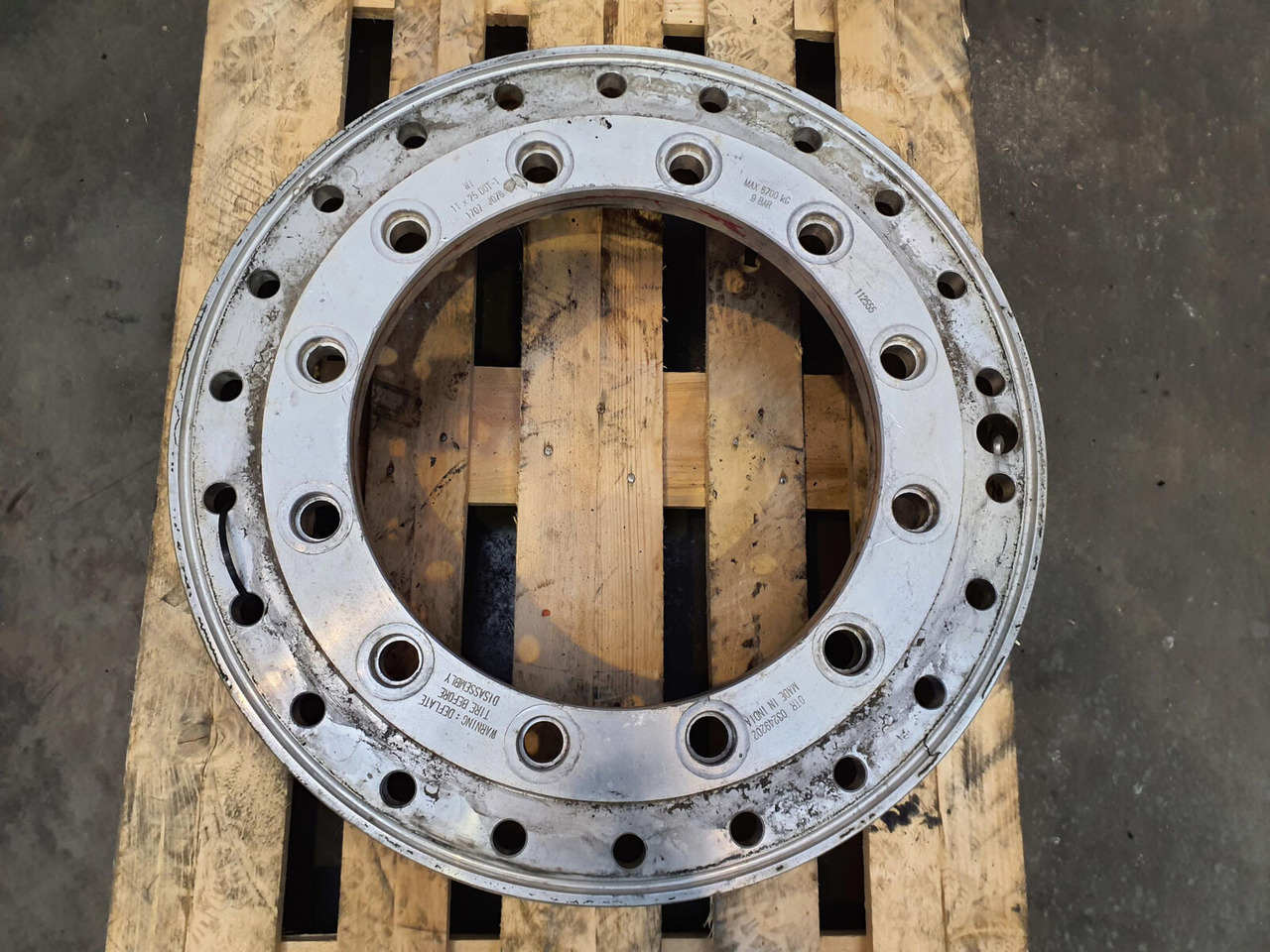 Grove Rear ring 445/95R25 12 8.8 2p Alu - Ζάντα για Γερανός: φωτογραφία 3 Grove Rear ring 445/95R25 12 8.8 2p Alu - Ζάντα για Γερανός: φωτογραφία 3