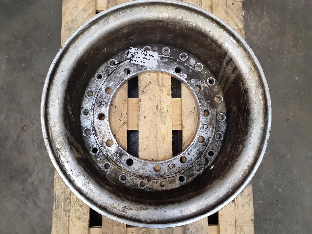 Grove Rear ring 445/95R25 12 8.8 2p Alu - Ζάντα για Γερανός: φωτογραφία 2 Grove Rear ring 445/95R25 12 8.8 2p Alu - Ζάντα για Γερανός: φωτογραφία 2