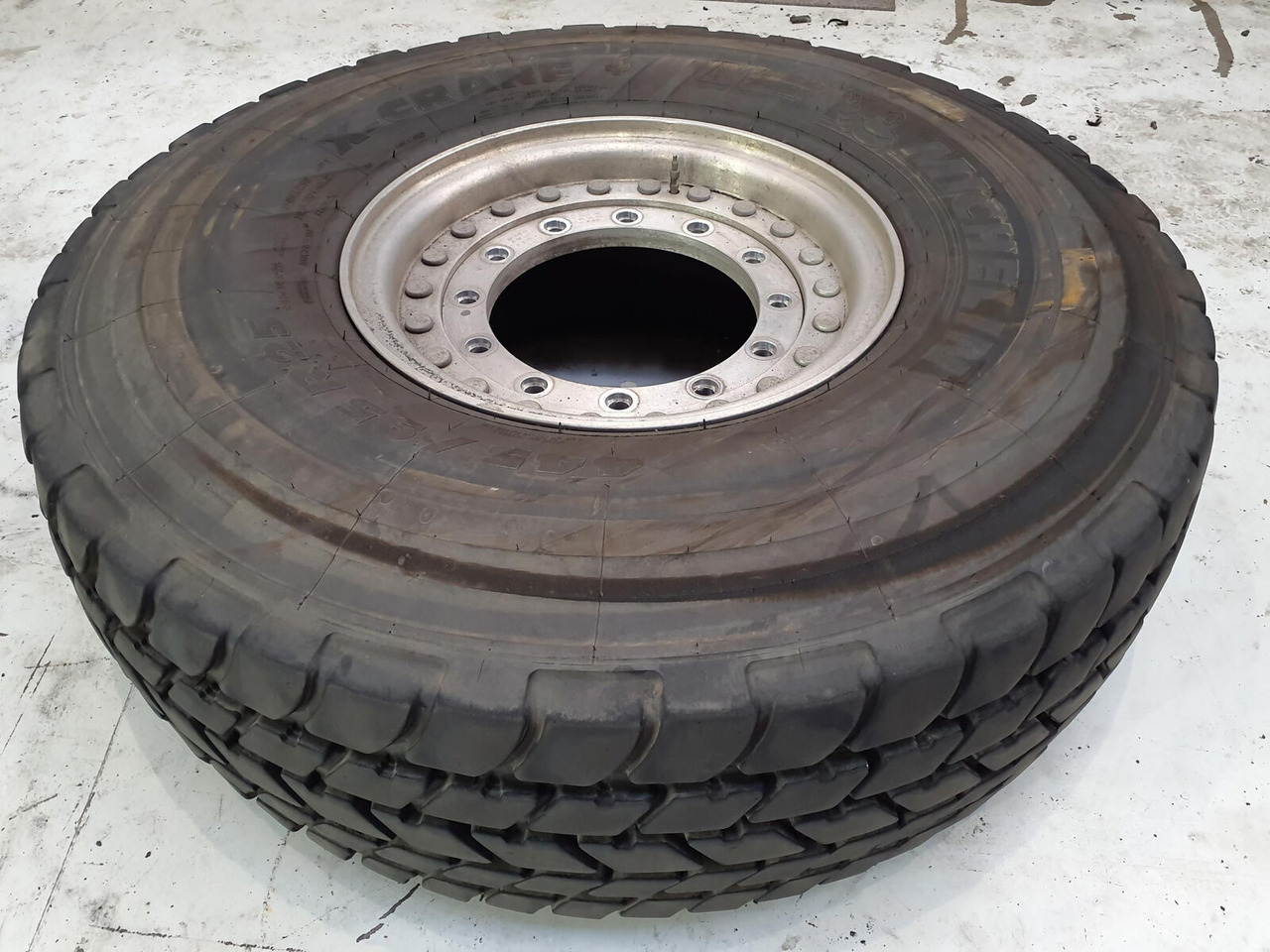 Grove Wheel 445/95R25 12 9 2p alu - Πλήρης τροχός για Γερανός: φωτογραφία 2 Grove Wheel 445/95R25 12 9 2p alu - Πλήρης τροχός για Γερανός: φωτογραφία 2