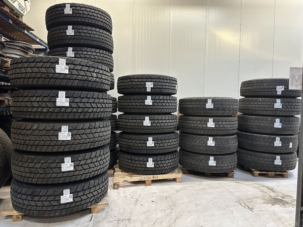 Liebherr Crane Tires/Rims for sale - Ελαστικό για Τηλεσκοπικός γερανός: φωτογραφία 1 Liebherr Crane Tires/Rims for sale - Ελαστικό για Τηλεσκοπικός γερανός: φωτογραφία 1