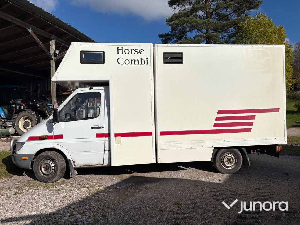 Hästtransport Mercedes-Benz 316 CDI - Αυτοκινούμενο με σοφίτα: φωτογραφία 2 Hästtransport Mercedes-Benz 316 CDI - Αυτοκινούμενο με σοφίτα: φωτογραφία 2