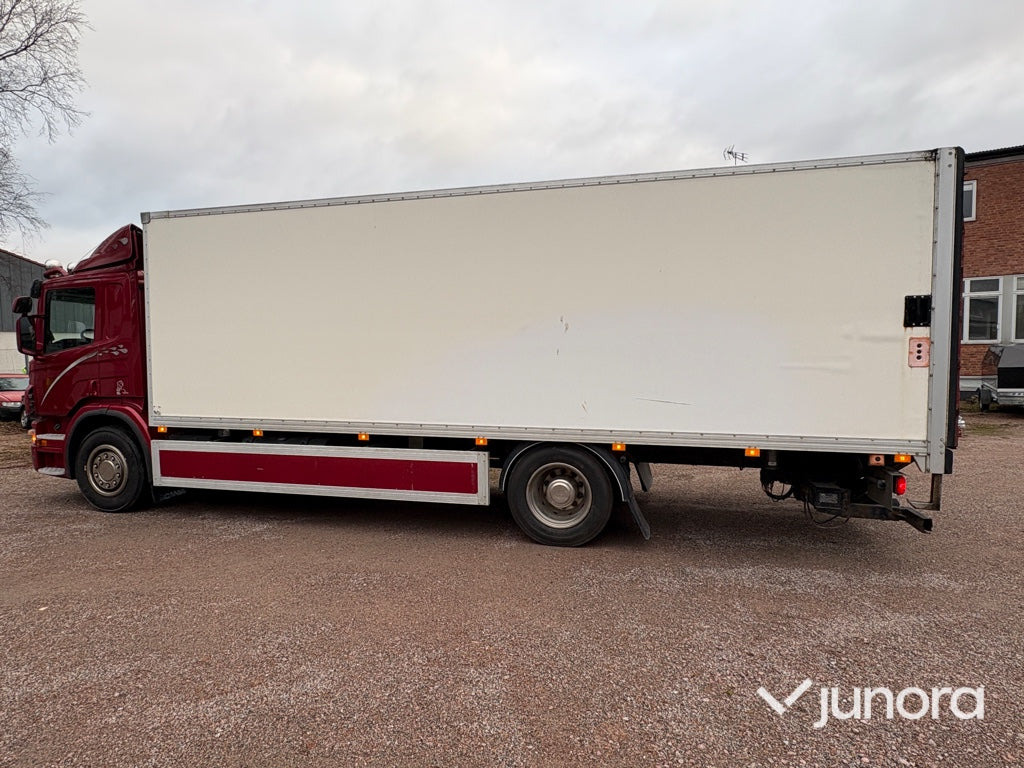 Lastbil - Scania, P270DB4X2HNB - Φορτηγό κόφα: φωτογραφία 2 Lastbil - Scania, P270DB4X2HNB - Φορτηγό κόφα: φωτογραφία 2