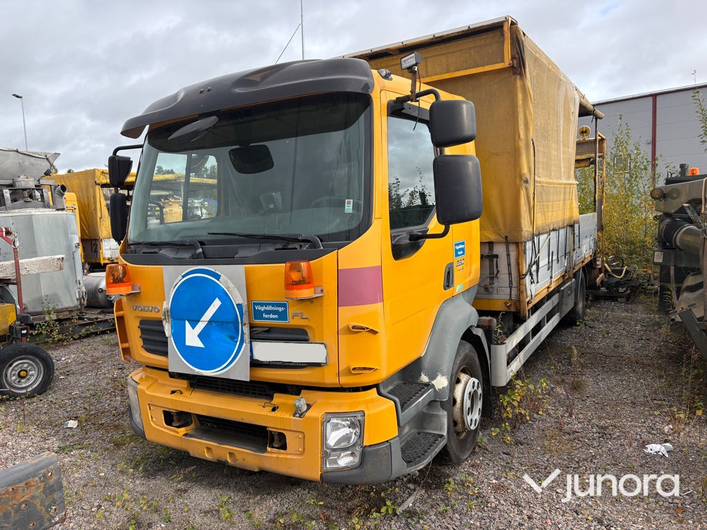 Lastbil Volvo FLL 240-280 HP 42R - Φορτηγό μουσαμάς, Κοινοτικο όχημα/ Ειδικό όχημα: φωτογραφία 1 Lastbil Volvo FLL 240-280 HP 42R - Φορτηγό μουσαμάς, Κοινοτικο όχημα/ Ειδικό όχημα: φωτογραφία 1