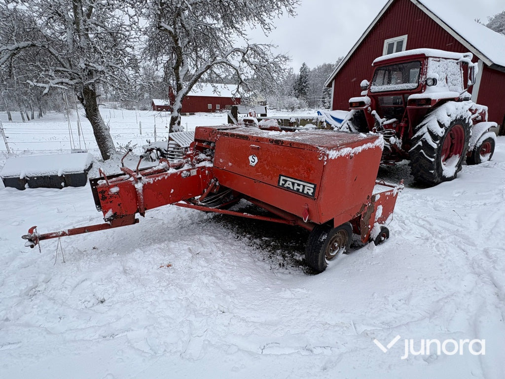 Småbalspress - Fahr HD460 - Χορτοδετική μηχανή τετράγωνες μπάλες: φωτογραφία 1 Småbalspress - Fahr HD460 - Χορτοδετική μηχανή τετράγωνες μπάλες: φωτογραφία 1