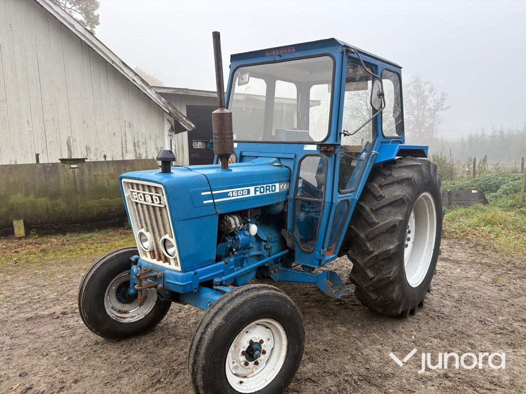 Traktor - Ford 4600 1976 - Τρακτέρ: φωτογραφία 1 Traktor - Ford 4600 1976 - Τρακτέρ: φωτογραφία 1