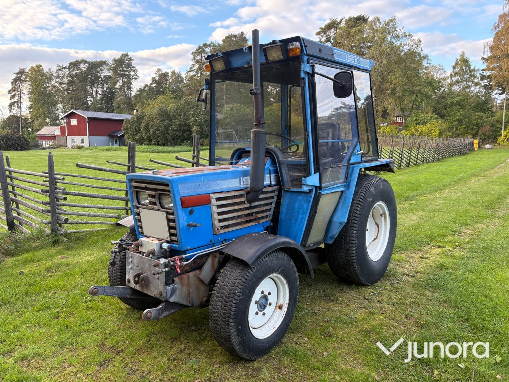 Traktor Iseki TE 4270 - Τρακτέρ: φωτογραφία 1 Traktor Iseki TE 4270 - Τρακτέρ: φωτογραφία 1