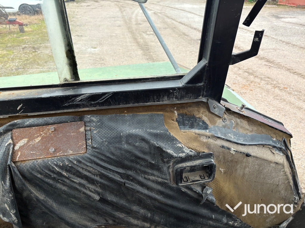 Τρακτέρ Traktor - John Deere 3140 MFWD: φωτογραφία 17