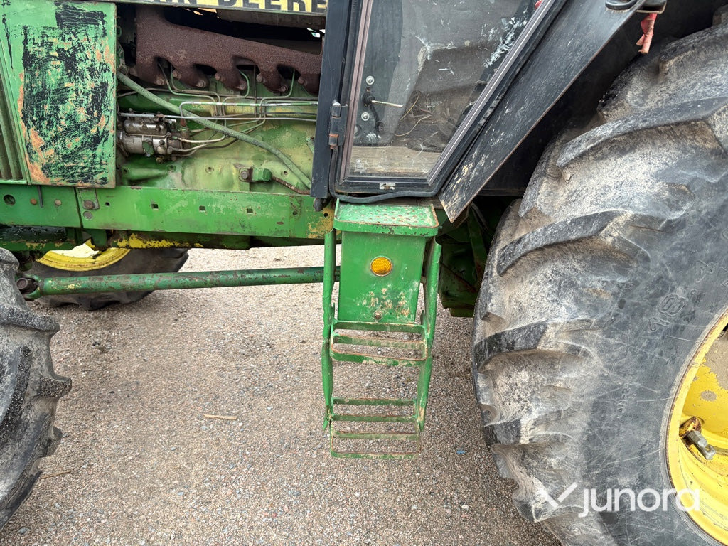 Τρακτέρ Traktor - John Deere 3140 MFWD: φωτογραφία 28