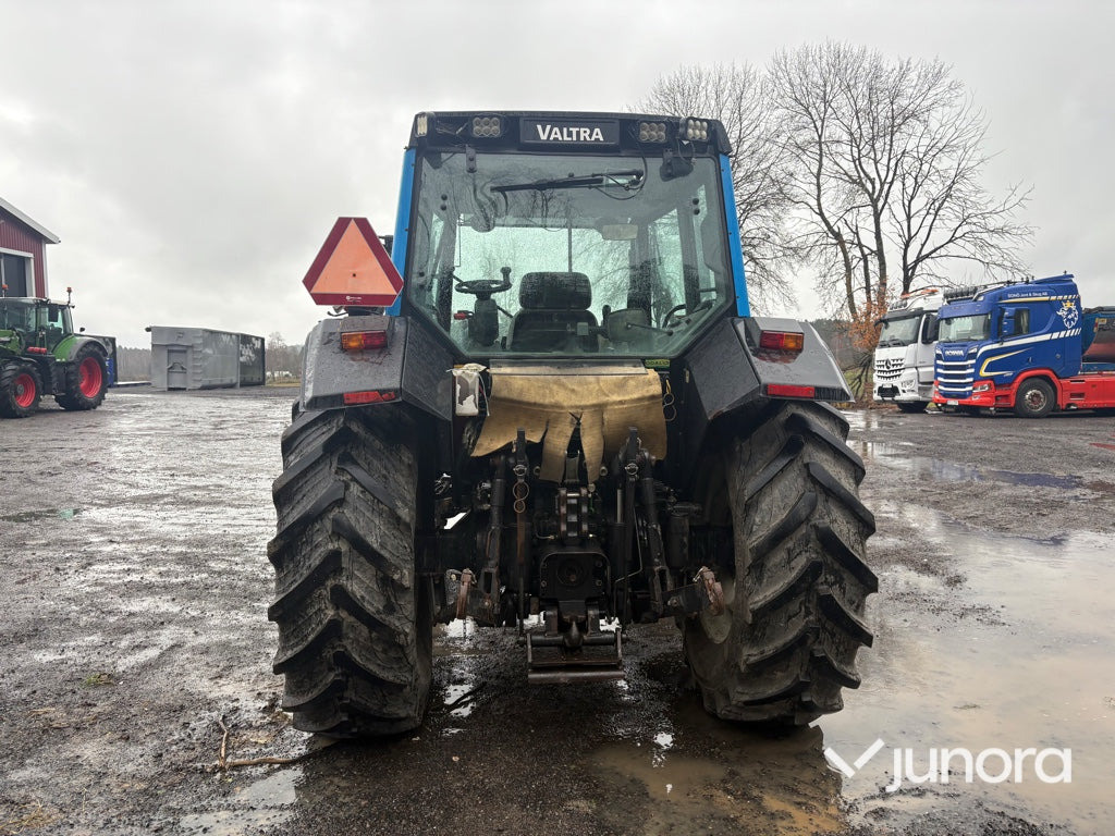 Traktor - Valtra 6550-4 med frontlastare - Τρακτέρ: φωτογραφία 4 Traktor - Valtra 6550-4 med frontlastare - Τρακτέρ: φωτογραφία 4