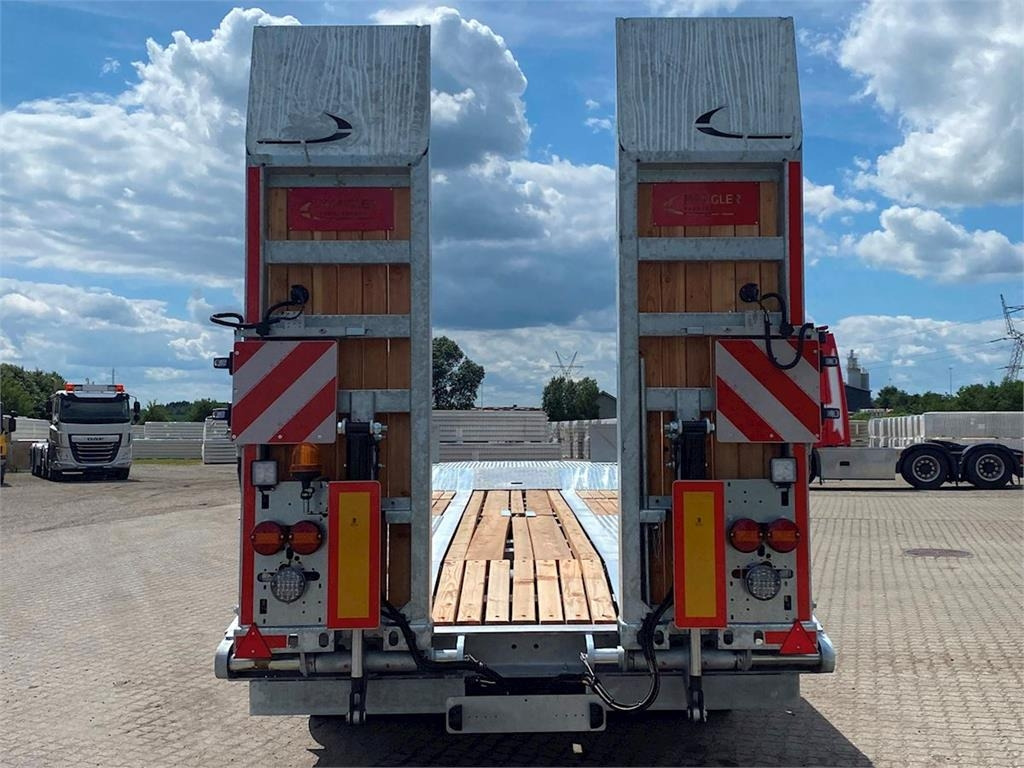 Hangler DTS 300 3 akslet med ramper - Ρυμούλκα με χαμηλό δάπεδο: φωτογραφία 5 Hangler DTS 300 3 akslet med ramper - Ρυμούλκα με χαμηλό δάπεδο: φωτογραφία 5