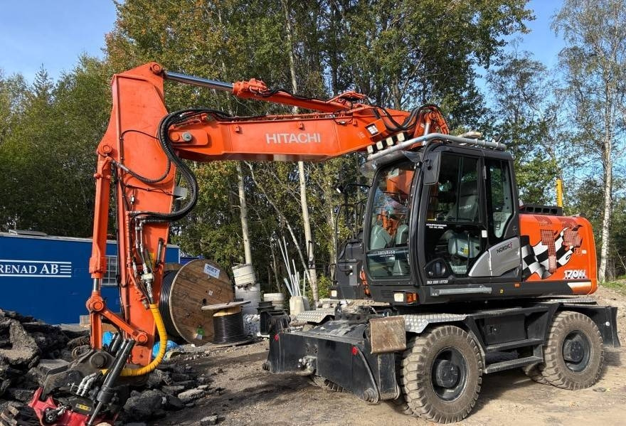 Hitachi ZX170W-6 + Peräkärry 2-akselinen  - Τροχοφόρος εκσκαφέας: φωτογραφία 1 Hitachi ZX170W-6 + Peräkärry 2-akselinen  - Τροχοφόρος εκσκαφέας: φωτογραφία 1