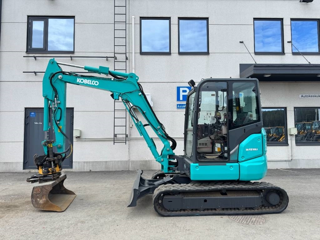 Kobelco SK45SRX-6 Pyörittäjä pihdeillä - Μίνι εκσκαφέας: φωτογραφία 1 Kobelco SK45SRX-6 Pyörittäjä pihdeillä - Μίνι εκσκαφέας: φωτογραφία 1