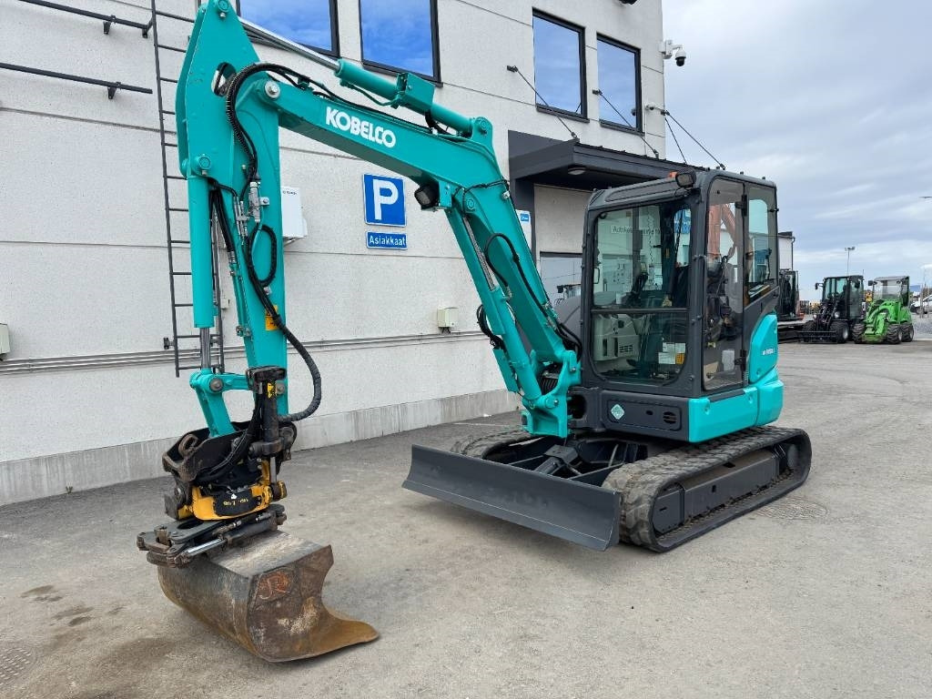 Kobelco SK45SRX-6 Pyörittäjä pihdeillä - Μίνι εκσκαφέας: φωτογραφία 2 Kobelco SK45SRX-6 Pyörittäjä pihdeillä - Μίνι εκσκαφέας: φωτογραφία 2