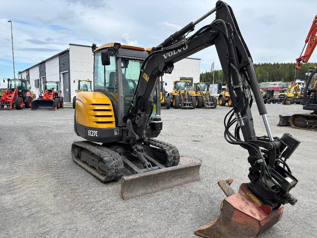 Μίνι εκσκαφέας Volvo EC27C PYÖRITTÄJÄLLÄ: φωτογραφία 6