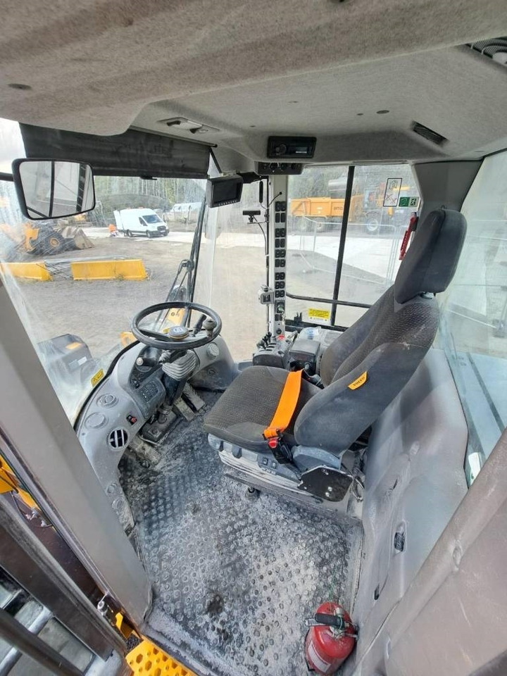 Ελαστιχοφόρος φορτωτής Volvo L60H: φωτογραφία 6