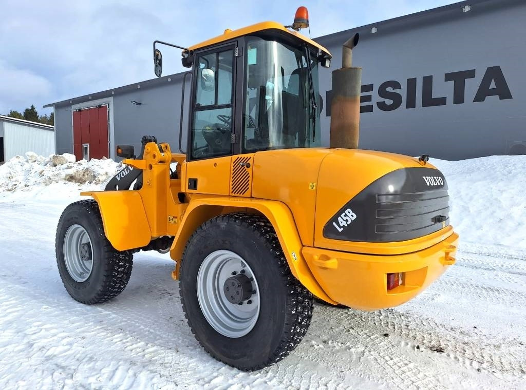Volvo MYYTY!!SOLD!! L45B UUDET RENKAAT - Ελαστιχοφόρος φορτωτής: φωτογραφία 2 Volvo MYYTY!!SOLD!! L45B UUDET RENKAAT - Ελαστιχοφόρος φορτωτής: φωτογραφία 2