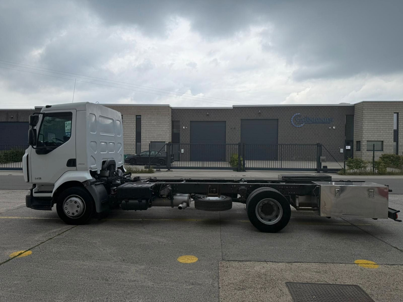 Renault Midlum 240dXi. Klima. 225.000km. - Φορτηγό σασί: φωτογραφία 4 Renault Midlum 240dXi. Klima. 225.000km. - Φορτηγό σασί: φωτογραφία 4