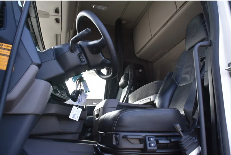 Scania R 460 NGS 6x4NB - SUPER - FULL AIR - RETARDER - 148 TKM - PARK. AIRCO - HYDRAULIC SYSTEM - LED - LEATHER SEATS - EXCELLENT CONDI - Τράκτορας: φωτογραφία 4 Scania R 460 NGS 6x4NB - SUPER - FULL AIR - RETARDER - 148 TKM - PARK. AIRCO - HYDRAULIC SYSTEM - LED - LEATHER SEATS - EXCELLENT CONDI - Τράκτορας: φωτογραφία 4