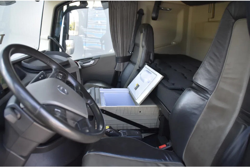Volvo FH 16.750 Globetrotter XL 6x2 - RETARDER - FULL AIR - PARK. AIRCO - DYNAMIC STEERING - SLIDING FIFTH WHEEL - ALCOA'S - TOP CONDI - Τράκτορας: φωτογραφία 5 Volvo FH 16.750 Globetrotter XL 6x2 - RETARDER - FULL AIR - PARK. AIRCO - DYNAMIC STEERING - SLIDING FIFTH WHEEL - ALCOA'S - TOP CONDI - Τράκτορας: φωτογραφία 5