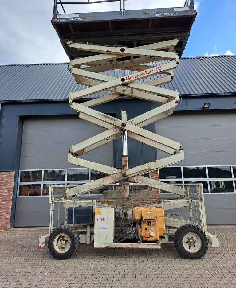 Holland Lift A151DV - Ψαλιδωτό ανυψωτικό: φωτογραφία 2 Holland Lift A151DV - Ψαλιδωτό ανυψωτικό: φωτογραφία 2