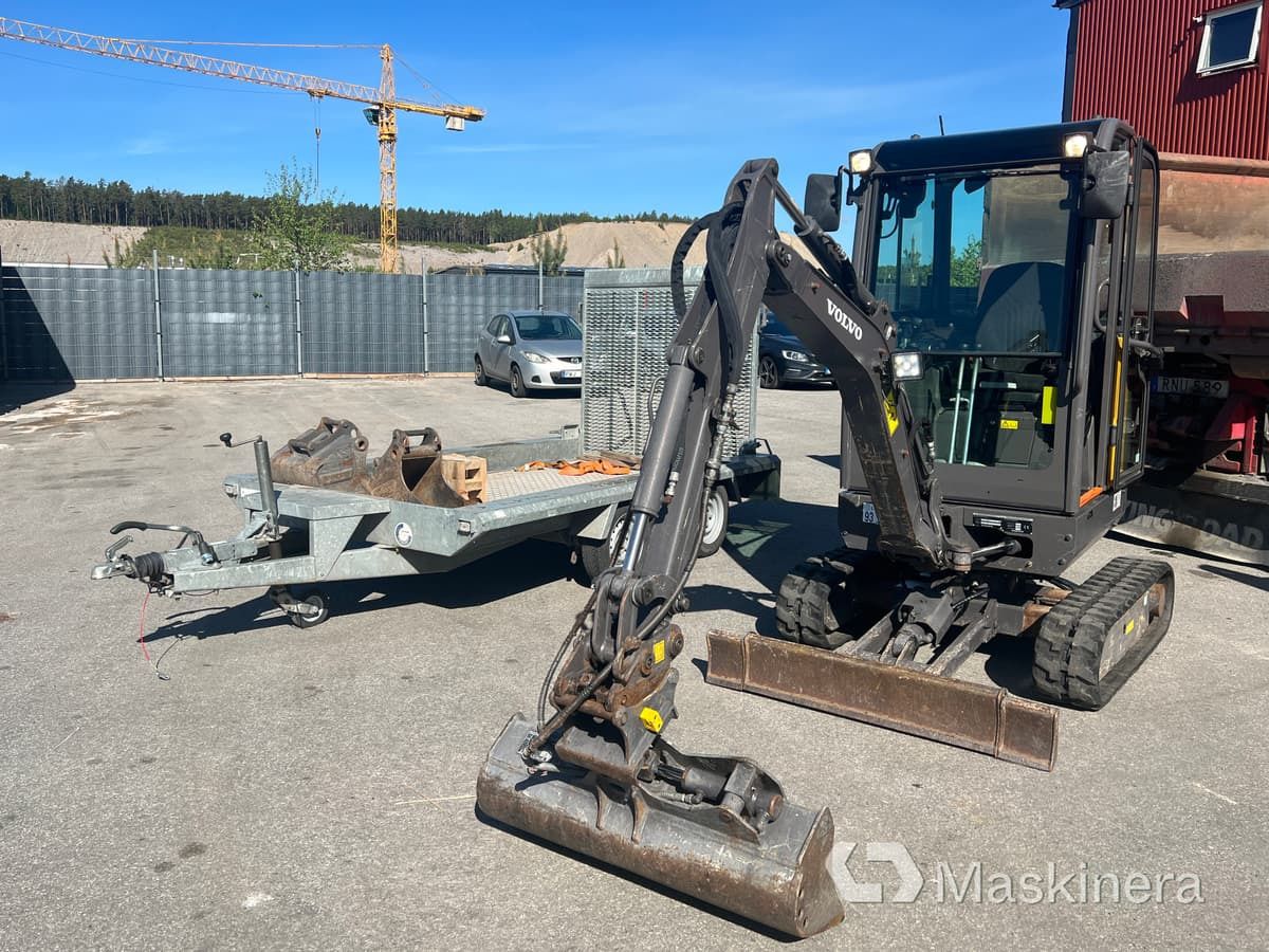 Grävmaskin Volvo EC18D med maskintrailer och redskap - Ερπυστριοφόρος εκσκαφέας: φωτογραφία 1 Grävmaskin Volvo EC18D med maskintrailer och redskap - Ερπυστριοφόρος εκσκαφέας: φωτογραφία 1