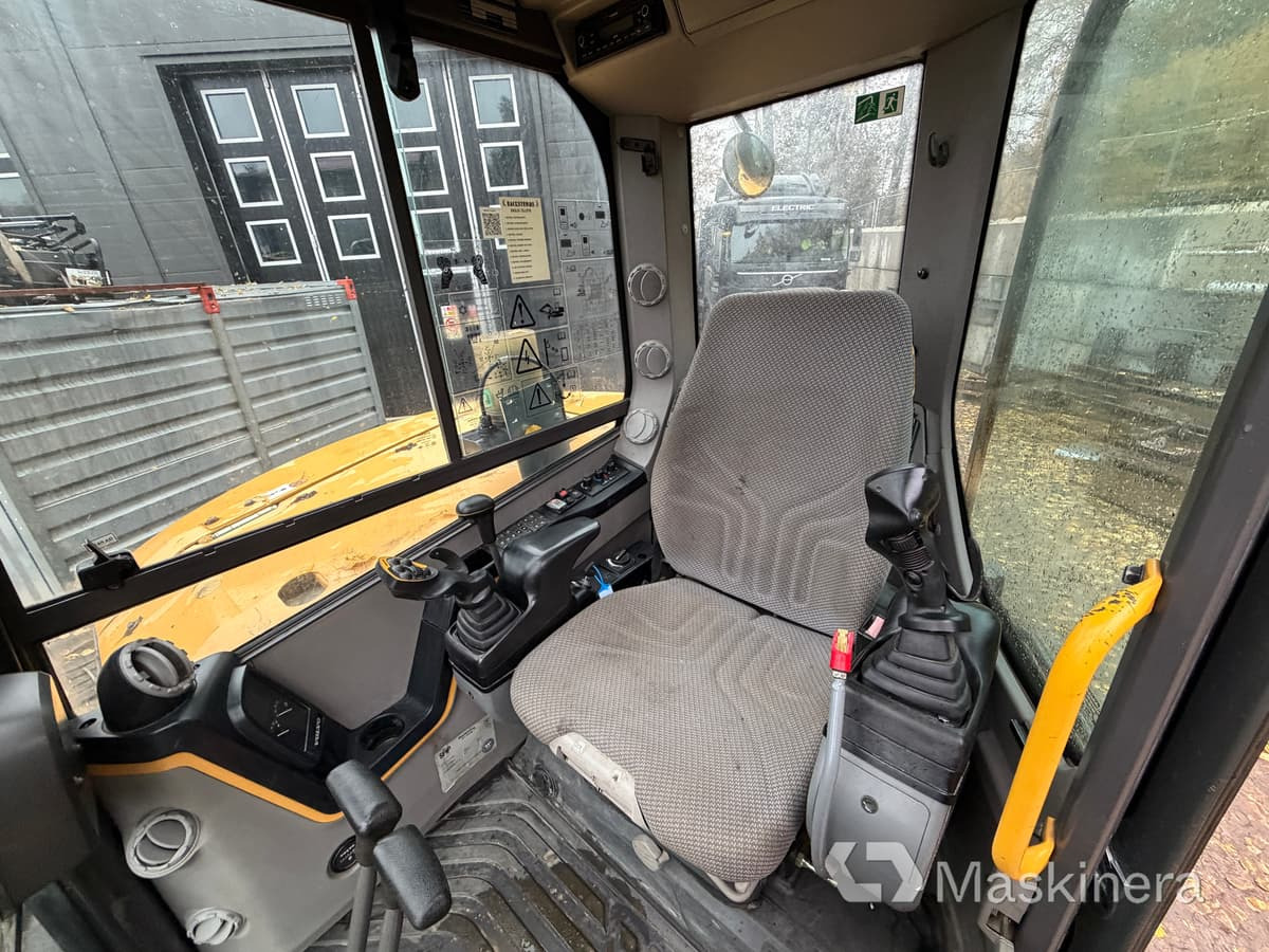 Ερπυστριοφόρος εκσκαφέας Grävmaskin Volvo ECR88D med tillbehör: φωτογραφία 37