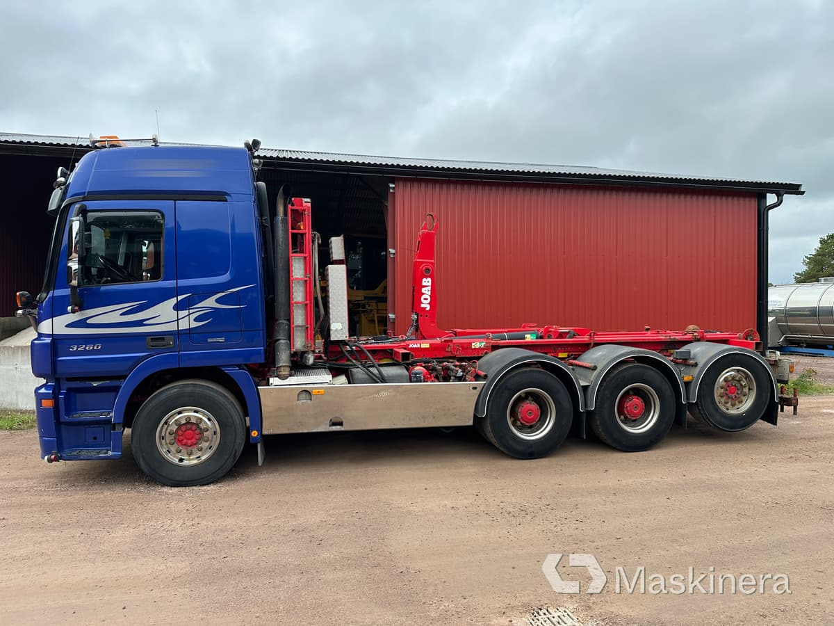 Mercedes Benz 930.24 3260L Krokbil Mercedes Benz 3260L med Cameleont - Φορτηγό φόρτωσης γάντζου: φωτογραφία 3 Mercedes Benz 930.24 3260L Krokbil Mercedes Benz 3260L med Cameleont - Φορτηγό φόρτωσης γάντζου: φωτογραφία 3
