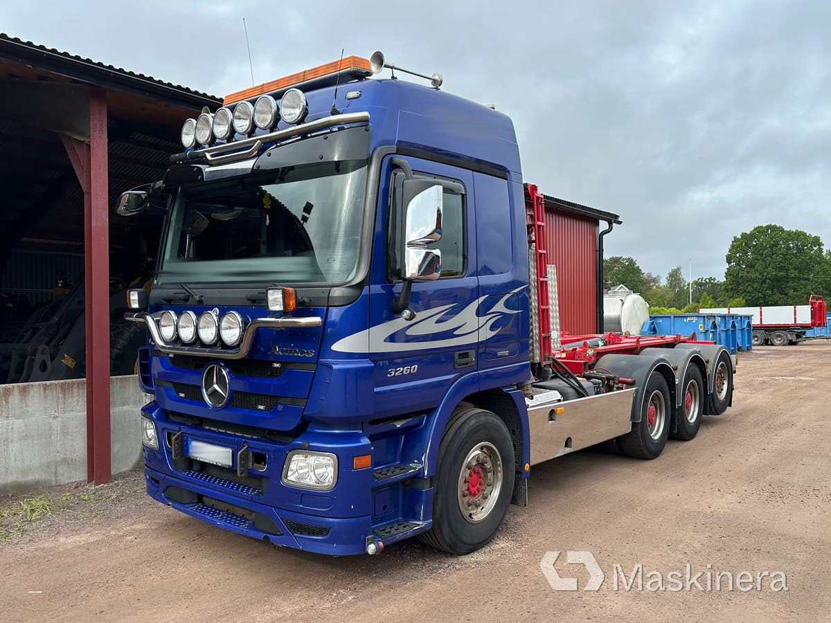 Mercedes Benz 930.24 3260L Krokbil Mercedes Benz 3260L med Cameleont - Φορτηγό φόρτωσης γάντζου: φωτογραφία 1 Mercedes Benz 930.24 3260L Krokbil Mercedes Benz 3260L med Cameleont - Φορτηγό φόρτωσης γάντζου: φωτογραφία 1