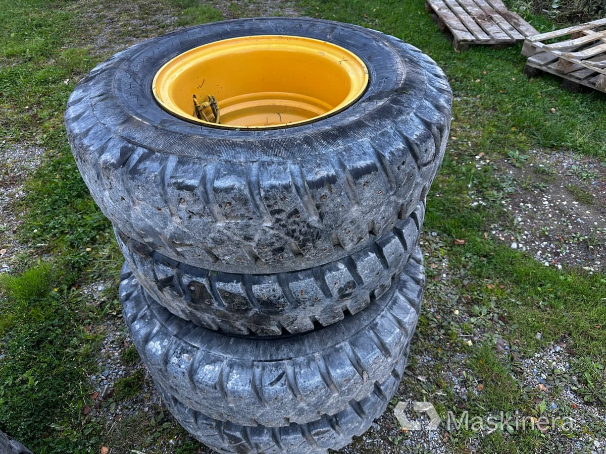 Nokian Grävmaskinsdäck dubbelhjul med fälg - Πλήρης τροχός για Κατασκευή μηχανήματα: φωτογραφία 3 Nokian Grävmaskinsdäck dubbelhjul med fälg - Πλήρης τροχός για Κατασκευή μηχανήματα: φωτογραφία 3