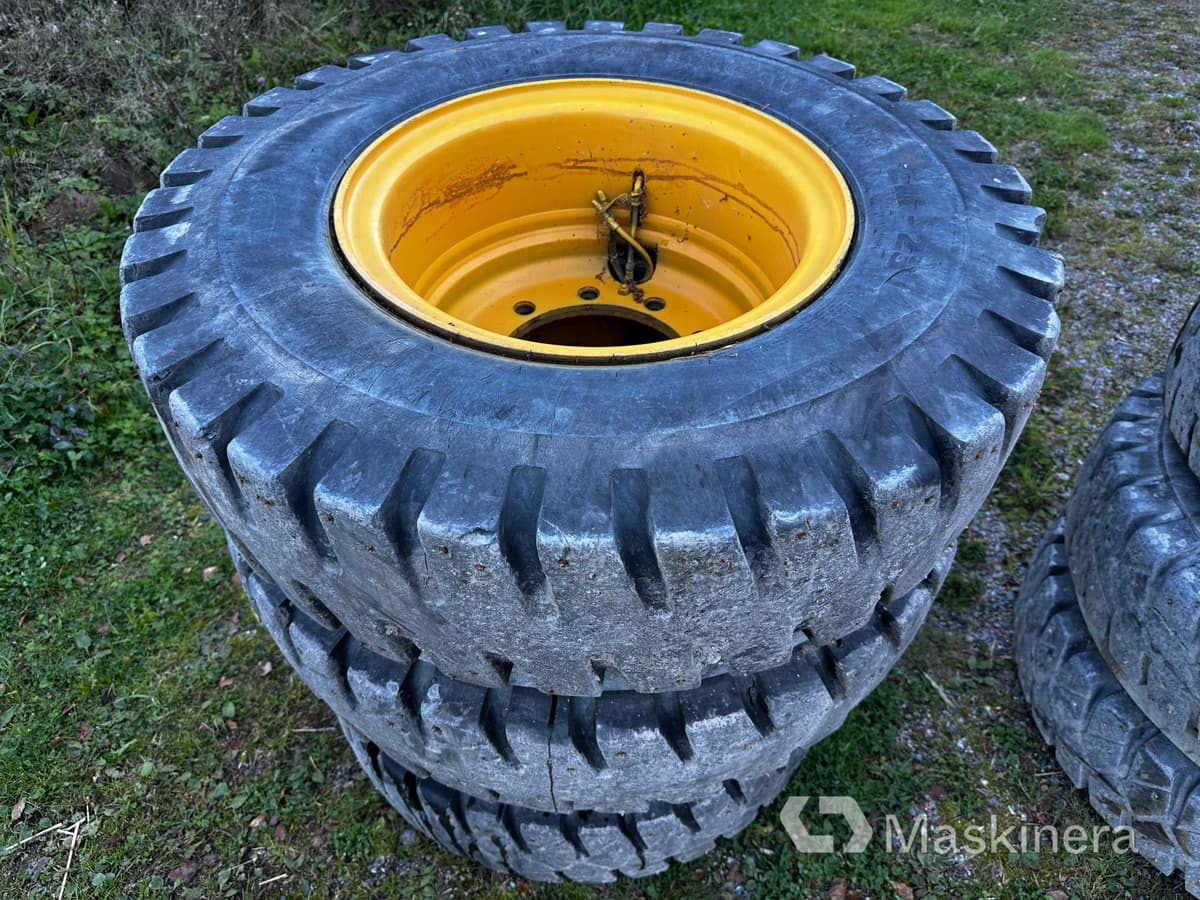 Nokian Grävmaskinsdäck dubbelhjul med fälg - Πλήρης τροχός για Κατασκευή μηχανήματα: φωτογραφία 2 Nokian Grävmaskinsdäck dubbelhjul med fälg - Πλήρης τροχός για Κατασκευή μηχανήματα: φωτογραφία 2