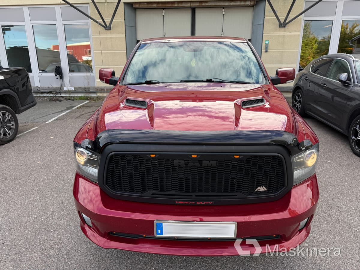 Pickup Dodge Ram 1500 Crew Cab 5.7L V8 HEMI - Μικρό βαν: φωτογραφία 2 Pickup Dodge Ram 1500 Crew Cab 5.7L V8 HEMI - Μικρό βαν: φωτογραφία 2