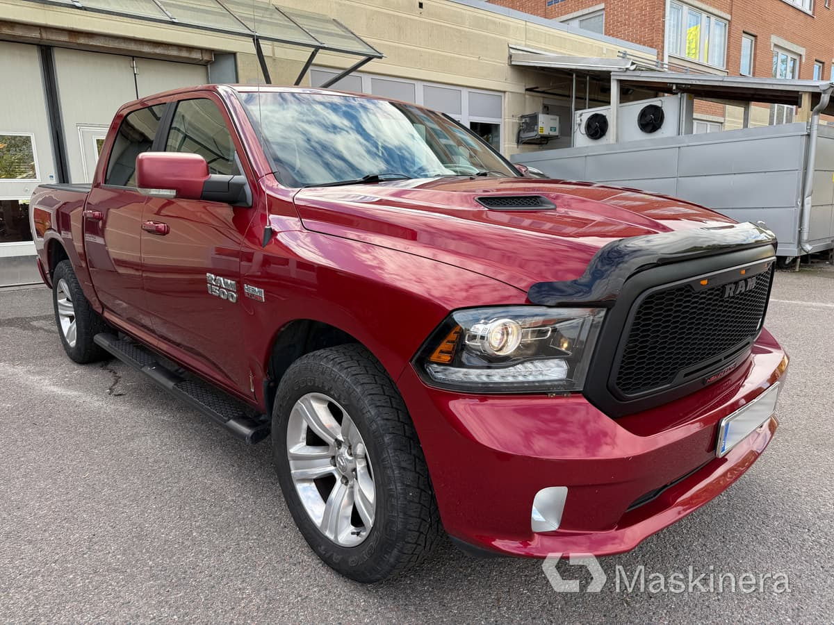 Pickup Dodge Ram 1500 Crew Cab 5.7L V8 HEMI - Μικρό βαν: φωτογραφία 3 Pickup Dodge Ram 1500 Crew Cab 5.7L V8 HEMI - Μικρό βαν: φωτογραφία 3