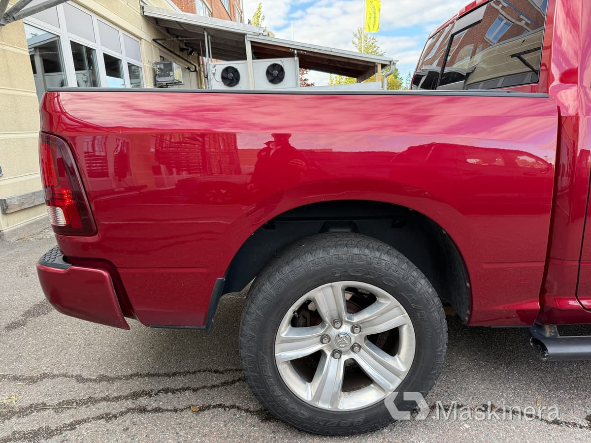 Pickup Dodge Ram 1500 Crew Cab 5.7L V8 HEMI - Μικρό βαν: φωτογραφία 5 Pickup Dodge Ram 1500 Crew Cab 5.7L V8 HEMI - Μικρό βαν: φωτογραφία 5