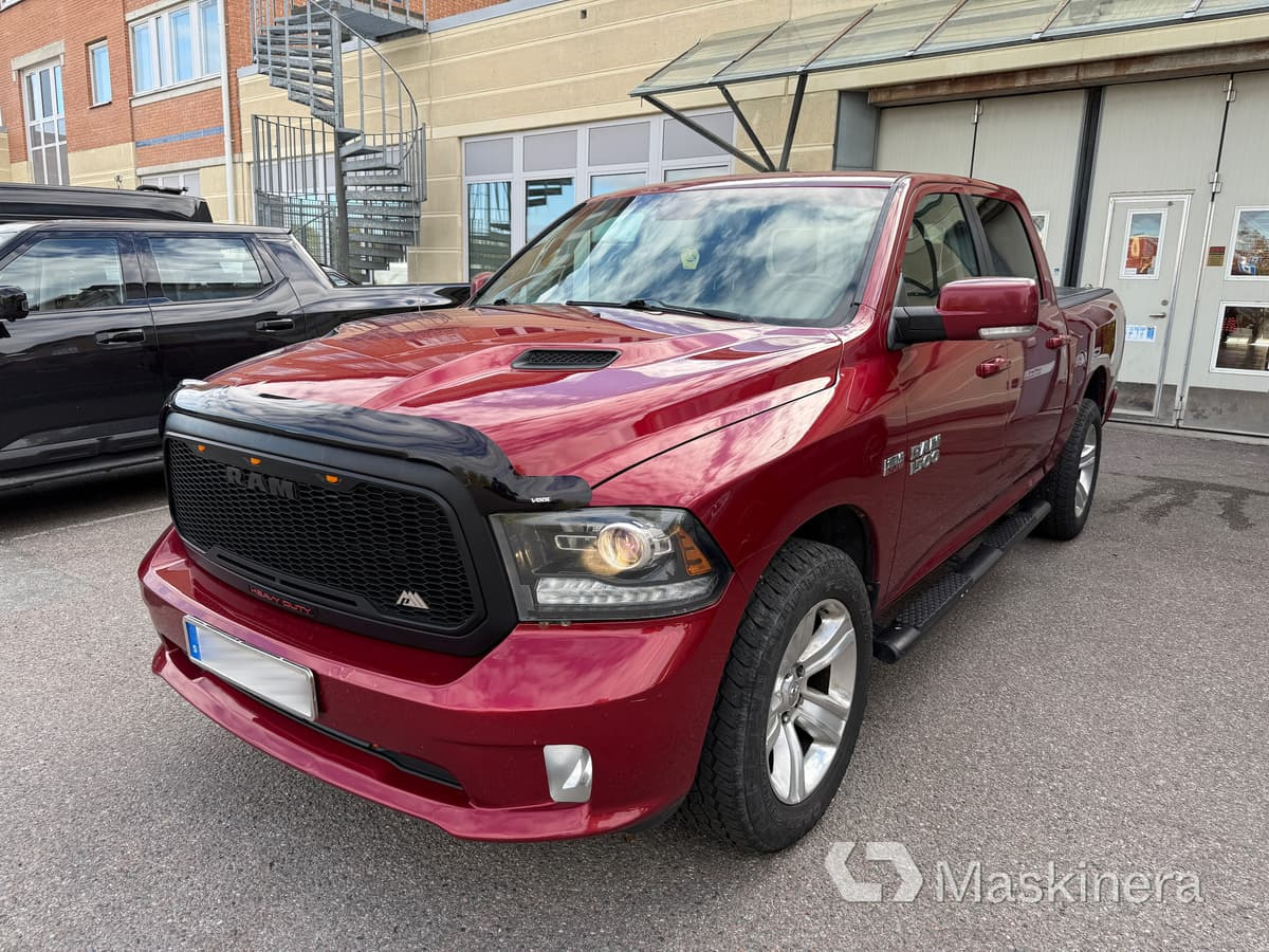 Pickup Dodge Ram 1500 Crew Cab 5.7L V8 HEMI - Μικρό βαν: φωτογραφία 1 Pickup Dodge Ram 1500 Crew Cab 5.7L V8 HEMI - Μικρό βαν: φωτογραφία 1