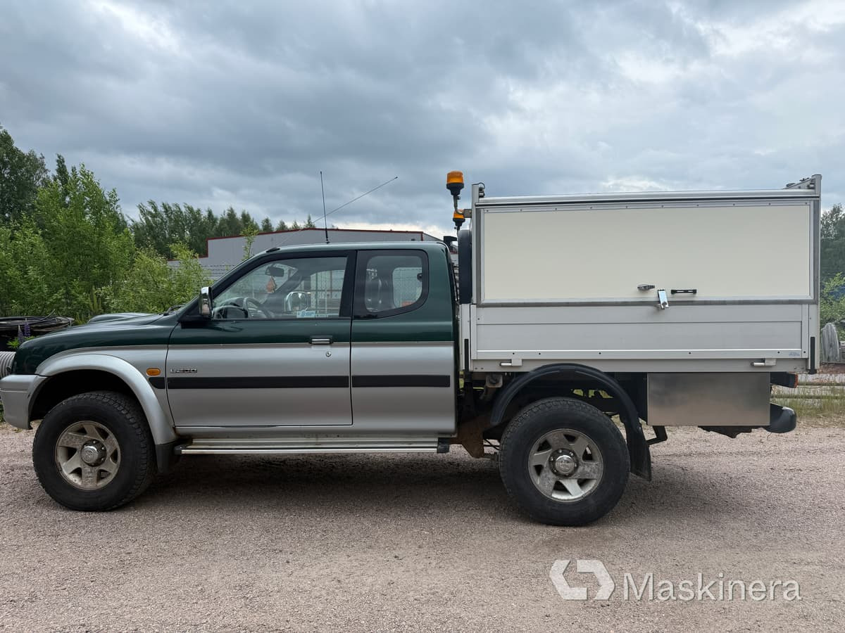 Pickup med skåp Mitsubishi L200 Club Cab 2.5 4x4 - Μικρό βαν: φωτογραφία 2 Pickup med skåp Mitsubishi L200 Club Cab 2.5 4x4 - Μικρό βαν: φωτογραφία 2