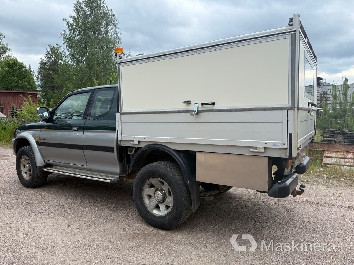 Pickup med skåp Mitsubishi L200 Club Cab 2.5 4x4 - Μικρό βαν: φωτογραφία 3 Pickup med skåp Mitsubishi L200 Club Cab 2.5 4x4 - Μικρό βαν: φωτογραφία 3