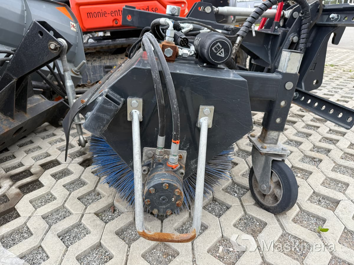 Sopvals Padagas FKM 150 - Σάρωθρο δρόμων: φωτογραφία 5 Sopvals Padagas FKM 150 - Σάρωθρο δρόμων: φωτογραφία 5