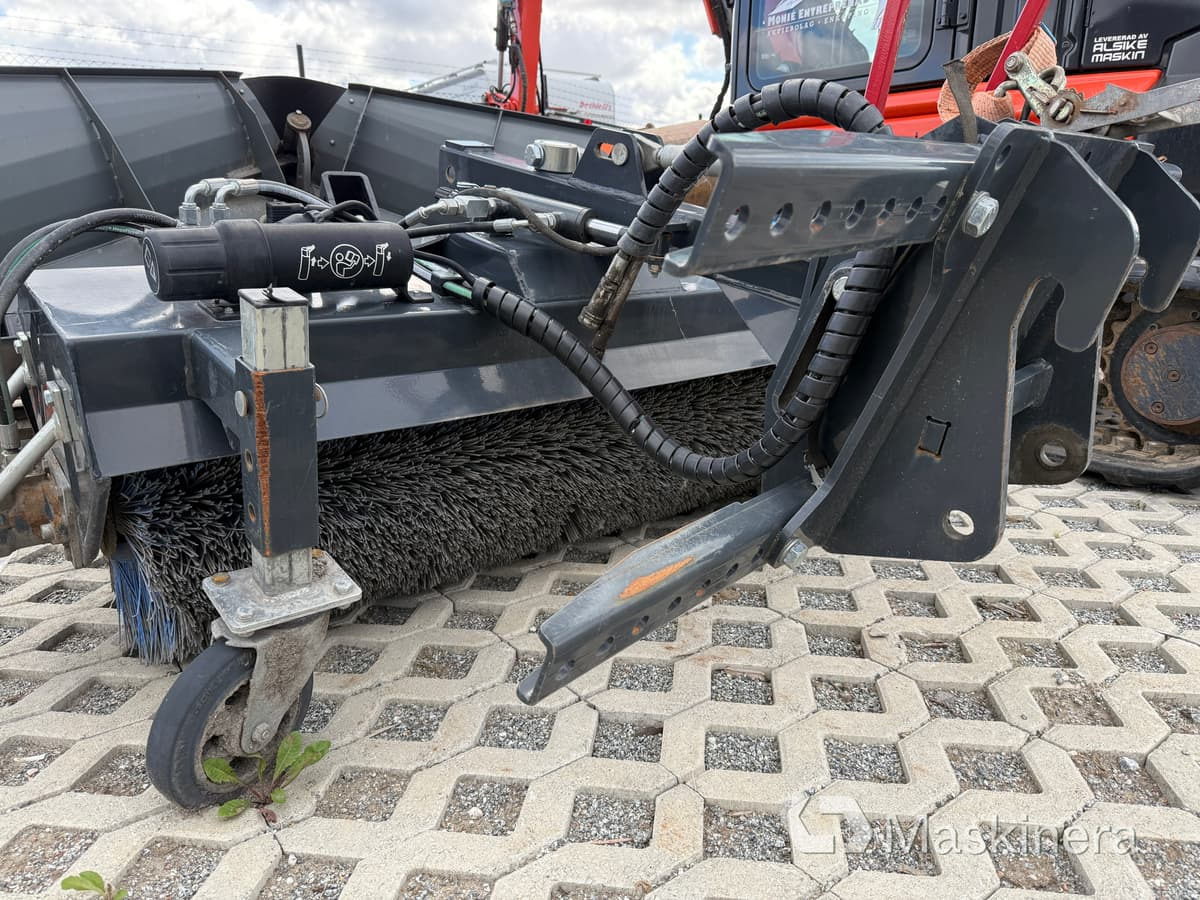Sopvals Padagas FKM 150 - Σάρωθρο δρόμων: φωτογραφία 4 Sopvals Padagas FKM 150 - Σάρωθρο δρόμων: φωτογραφία 4