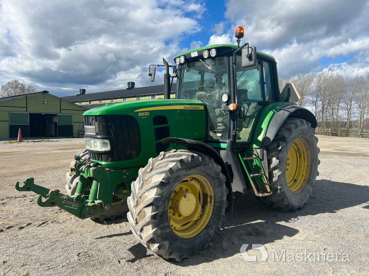 Traktor John Deere 6930 Premium med frontlyft - Τρακτέρ: φωτογραφία 1 Traktor John Deere 6930 Premium med frontlyft - Τρακτέρ: φωτογραφία 1