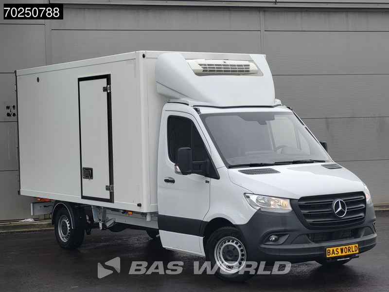 Mercedes-Benz Sprinter 317 CDI Koelwagen Automaat Zijdeur 2025-Model Thermo King V-300max 230v-Stekker 170PK Airco Cruise MBUX CarPlay Euro6 Koel Koele - Επαγγελματικό αυτοκίνητο ψυγείο: φωτογραφία 2 Mercedes-Benz Sprinter 317 CDI Koelwagen Automaat Zijdeur 2025-Model Thermo King V-300max 230v-Stekker 170PK Airco Cruise MBUX CarPlay Euro6 Koel Koele - Επαγγελματικό αυτοκίνητο ψυγείο: φωτογραφία 2