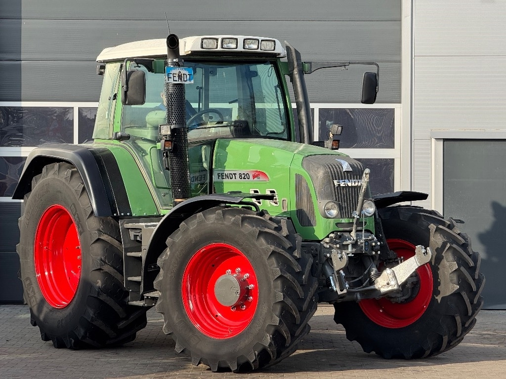 Fendt 820 Vario TMS - Τρακτέρ: φωτογραφία 1 Fendt 820 Vario TMS - Τρακτέρ: φωτογραφία 1