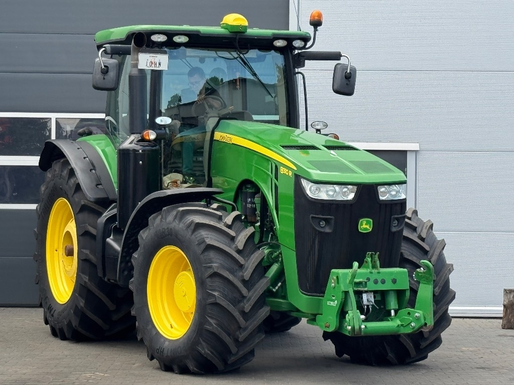John Deere 8310 R - Τρακτέρ: φωτογραφία 1 John Deere 8310 R - Τρακτέρ: φωτογραφία 1