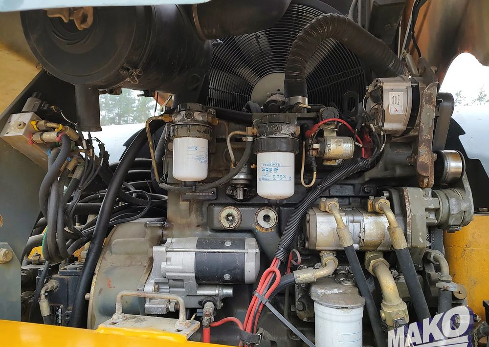Ελαστιχοφόρος φορτωτής Liebherr L534: φωτογραφία 9