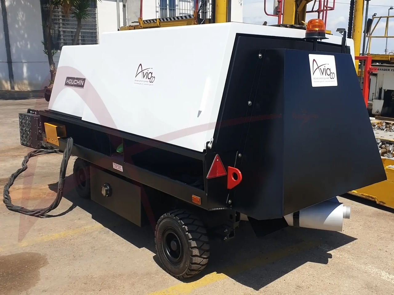 HOUCHIN C690 28 - Επίγεια μονάδα ισχύος: φωτογραφία 2 HOUCHIN C690 28 - Επίγεια μονάδα ισχύος: φωτογραφία 2