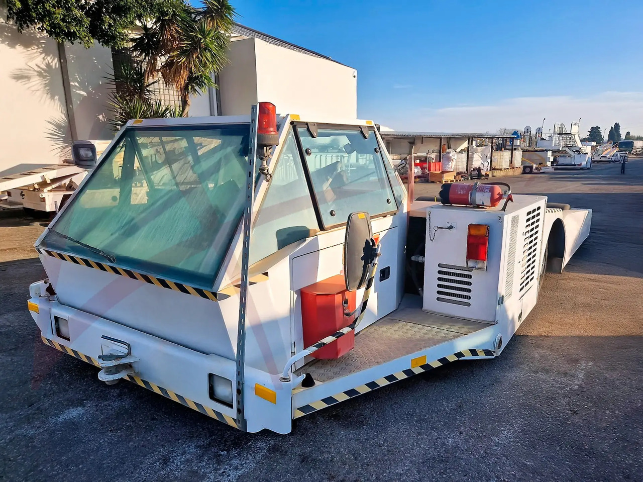 JBT EXPEDITER 160 - Ελκυστήρας αεροσκαφών: φωτογραφία 1 JBT EXPEDITER 160 - Ελκυστήρας αεροσκαφών: φωτογραφία 1