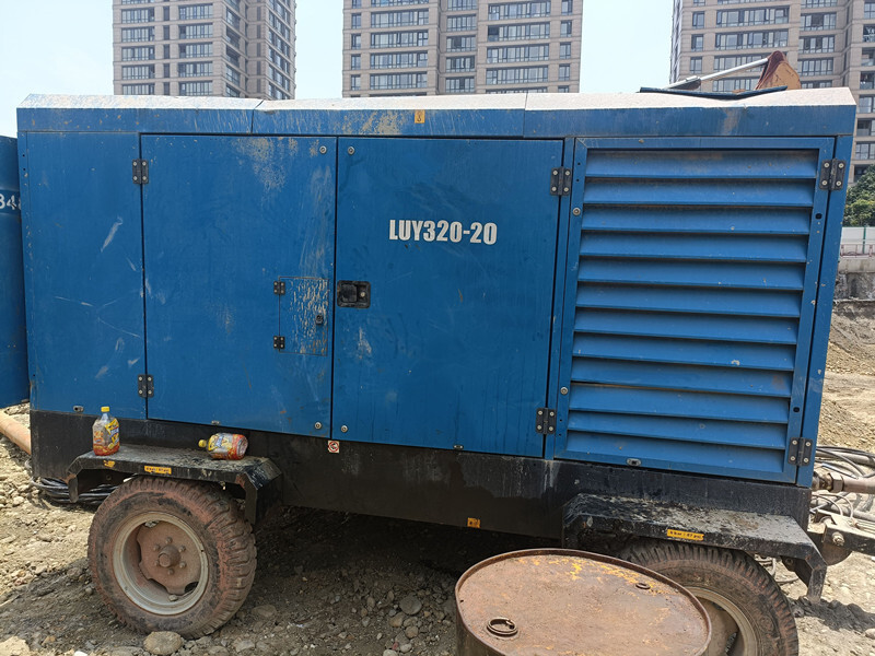 Liutech 320-20 1130CFM 20Bar Portable Screw Diesel - Αεροσυμπιεστής: φωτογραφία 3 Liutech 320-20 1130CFM 20Bar Portable Screw Diesel - Αεροσυμπιεστής: φωτογραφία 3